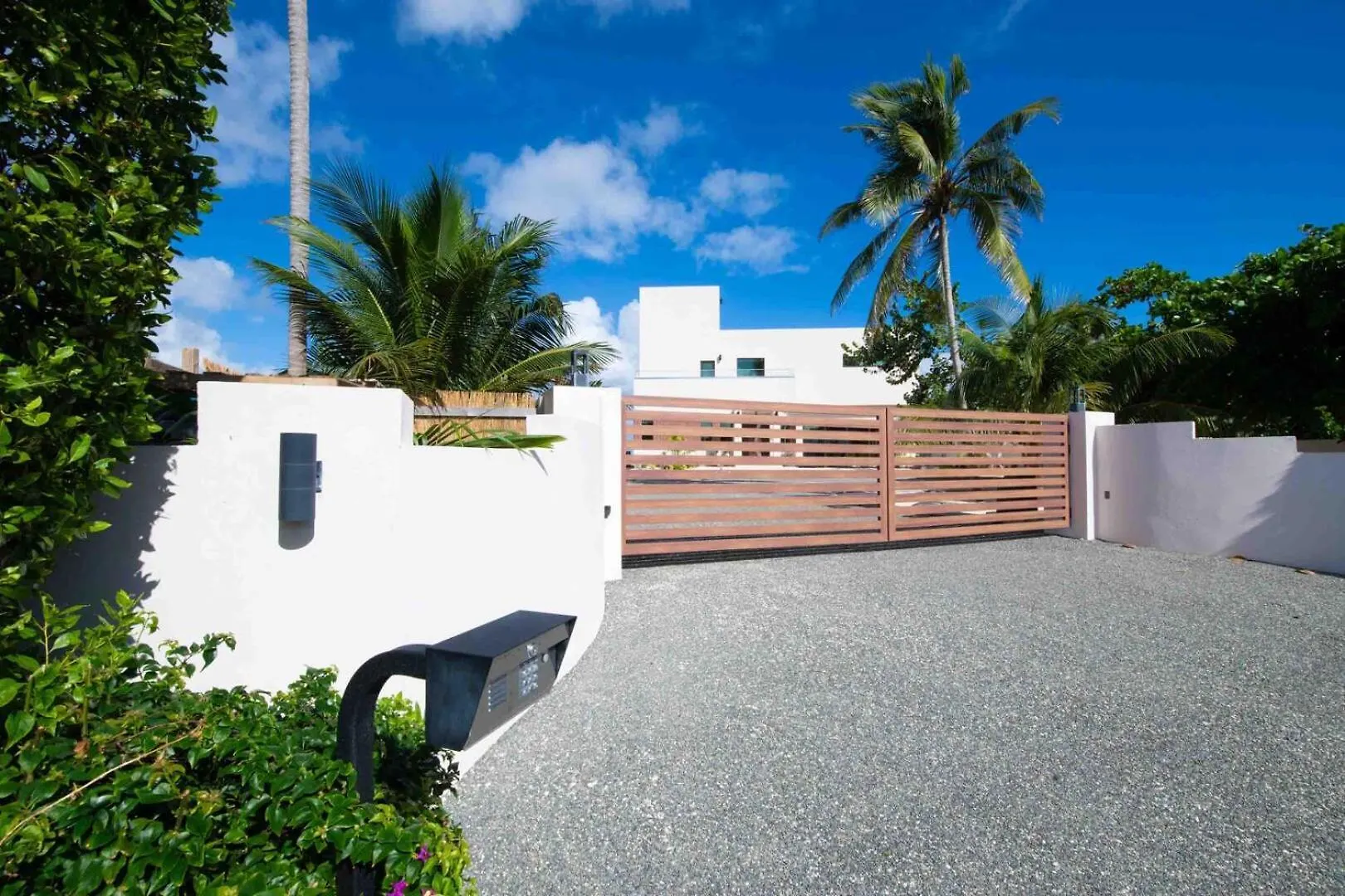 Halcyon Point - Brand New Beach House With Pool, Hot Tub, And Tanning Terrace Old Man Bay ケイマン諸島