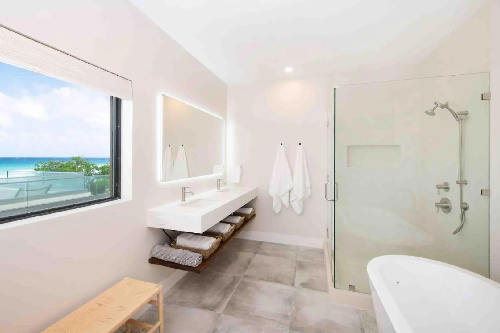 Halcyon Point - Brand New Beach House With Pool, Hot Tub, And Tanning Terrace Old Man Bay ケイマン諸島