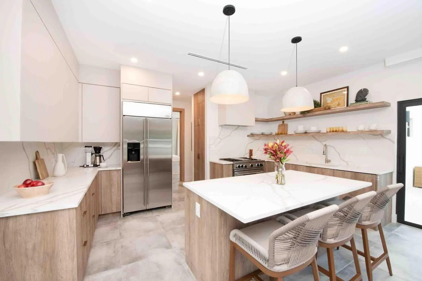Halcyon Point - Brand New Beach House With Pool, Hot Tub, And Tanning Terrace Old Man Bay 0*,  ケイマン諸島